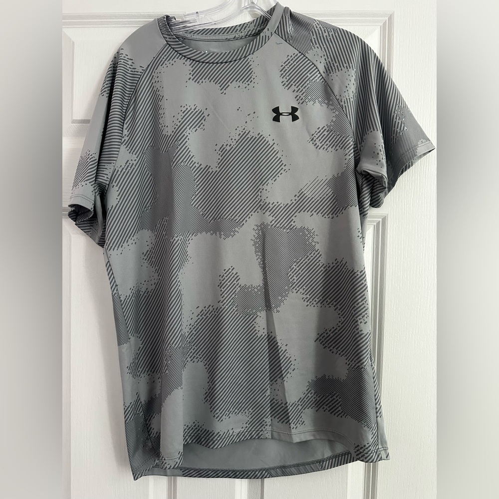 Men’s Under Armour Tshirt. Size small.